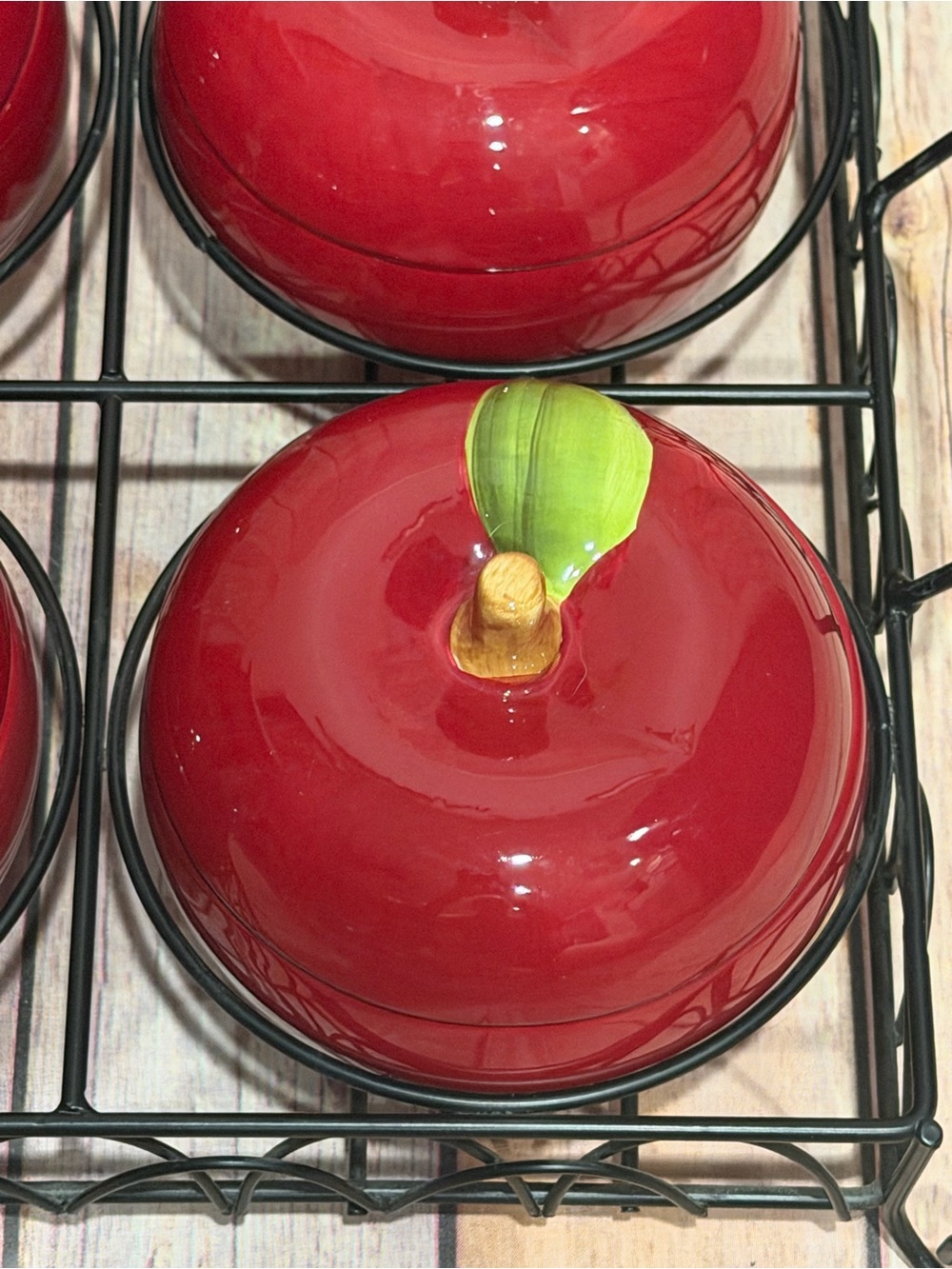 ✨NWOT✨ Temp-Tations Red Apple Ceramic Covered Bowls w/ Green Leafs